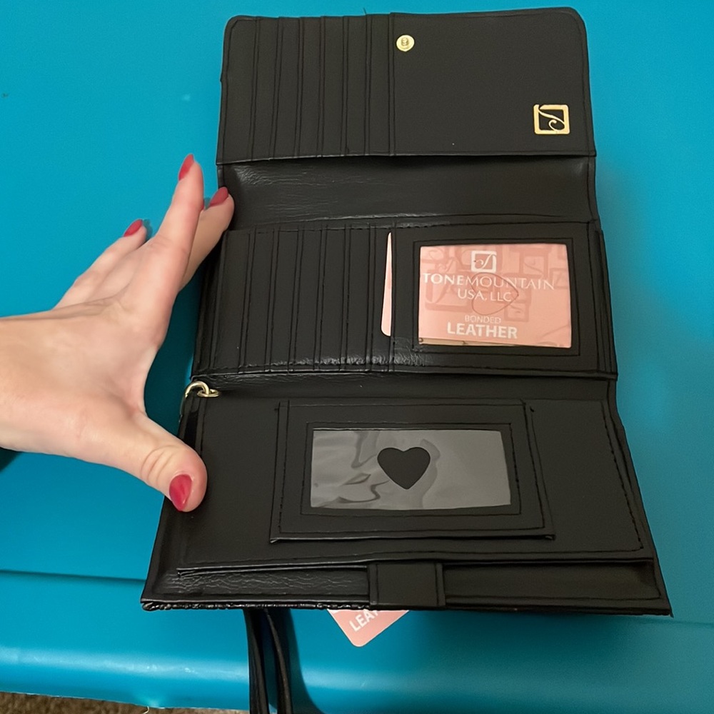 NWT wallet - Picture 3 of 10